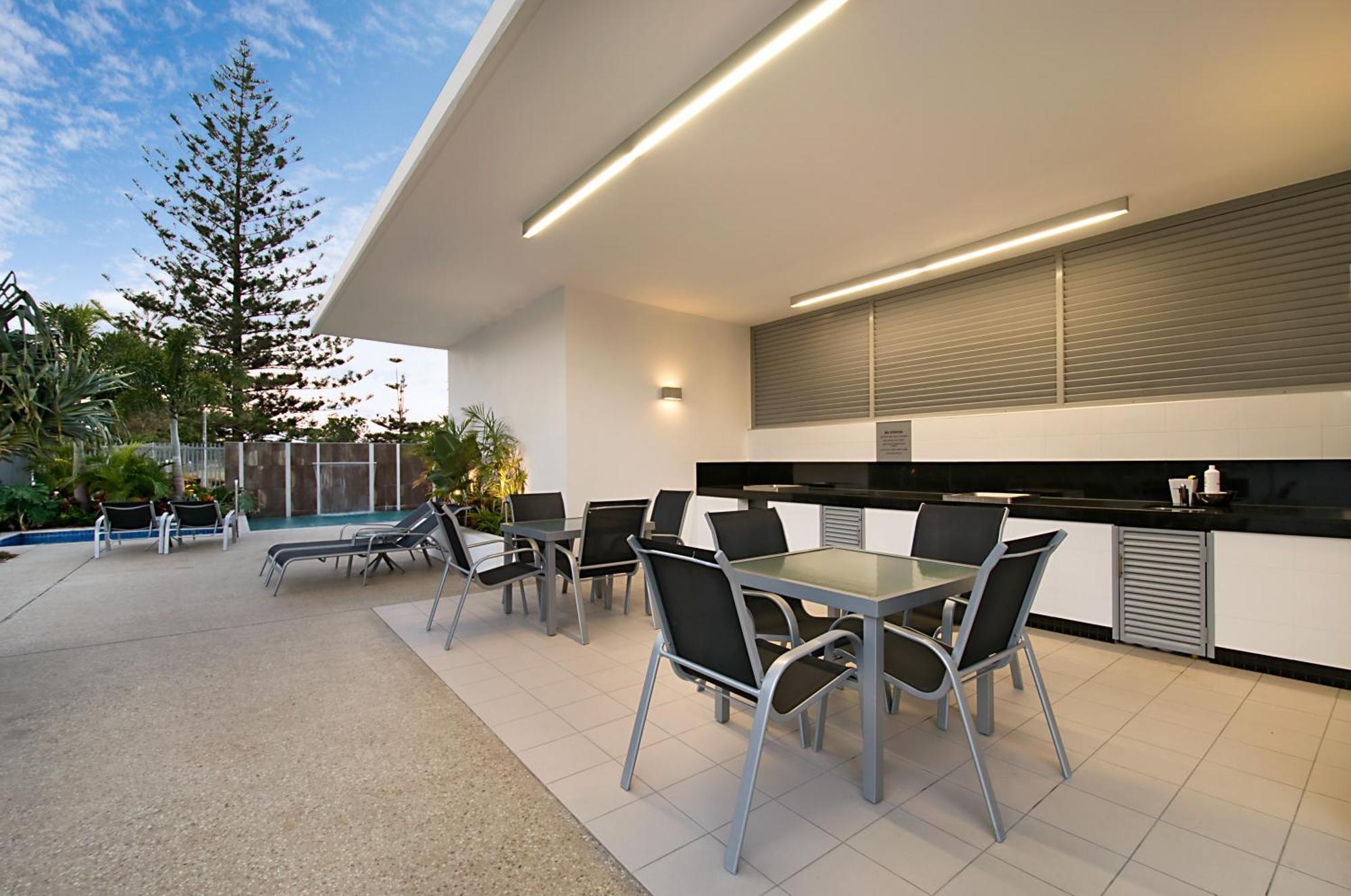 Ocean Pacific Resort - Official Broadbeach Exterior foto